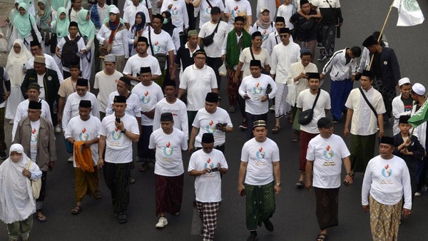 “Santri Sehat, Negeri Kuat: Jalan Sehat Hari Santri 2025”